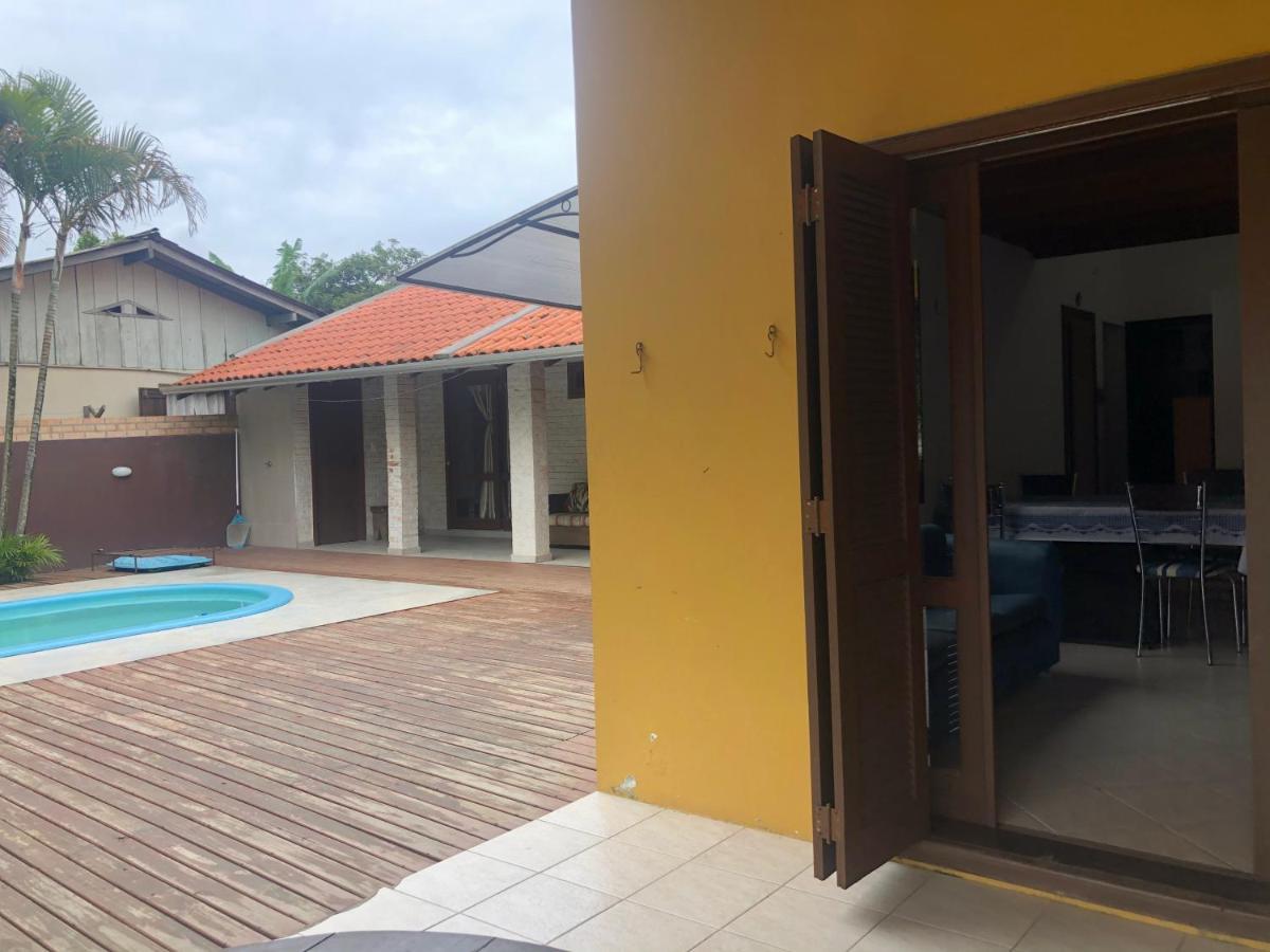 Linda Casa Com Piscina Em Bombinhas, Espaco Inteiro Zewnętrze zdjęcie